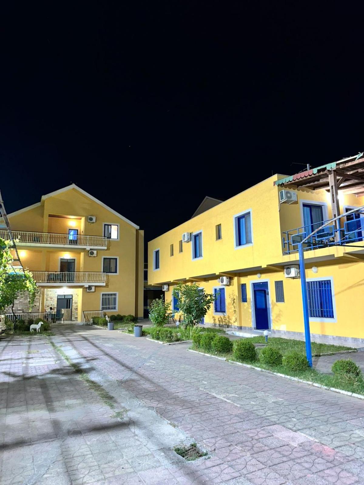 Nana E Detit Hotell